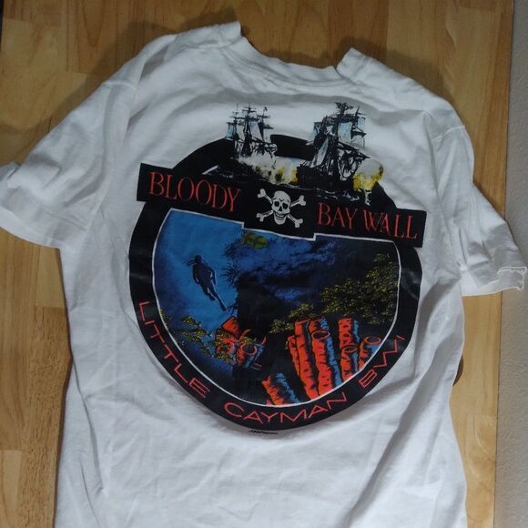 Vintage Bloody Bay Wall Reef Diving Graphic Tee - Picture 1 of 8
